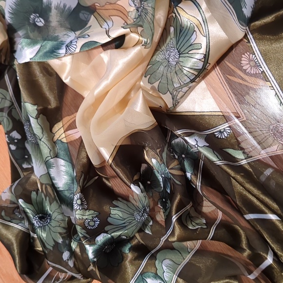 Vintage Large Scarf - Picture 8 of 8